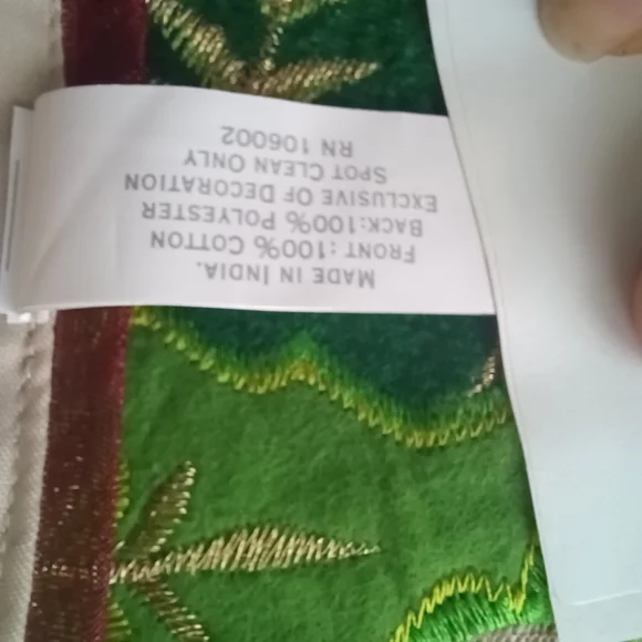 BELLA LUX HOLIDAY TABLE RUNNER NWT 13"X 72" - Picture 10 of 12